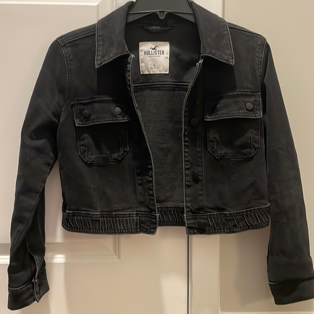 Hollister black cropped boxy jean jacket (S)